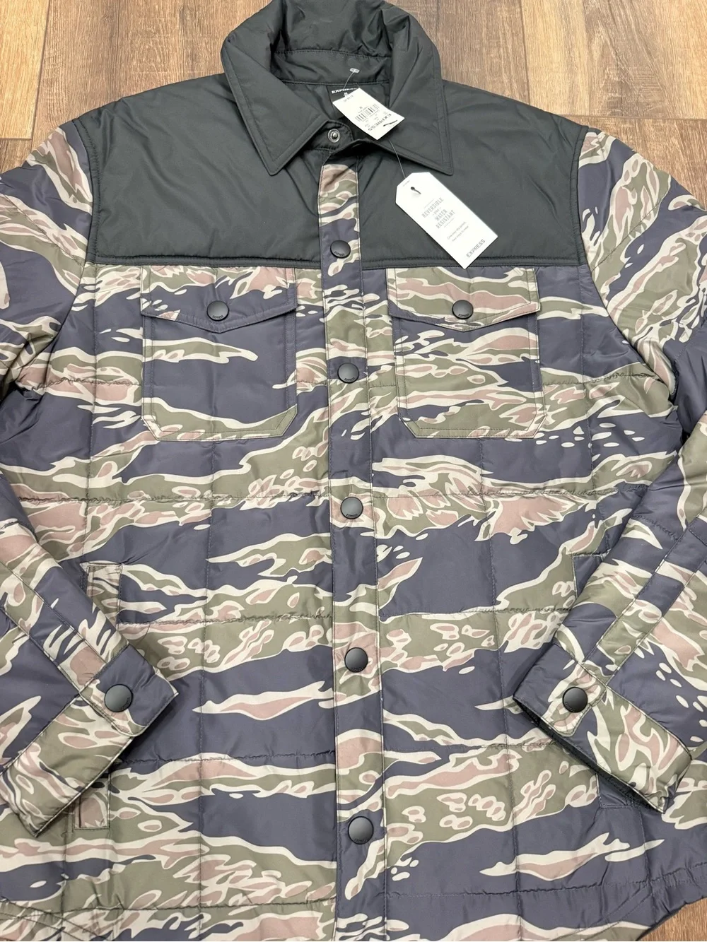 NWT express men’s reversible water resistant jacket camo black medium